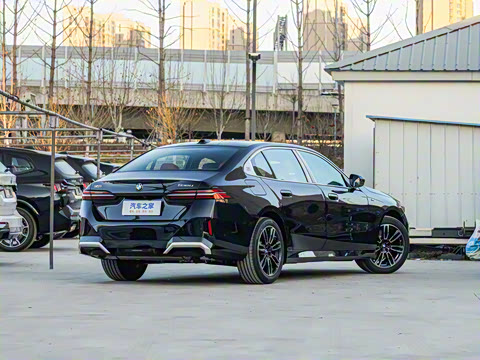 2025�� 530Li ������ M�˶���װ