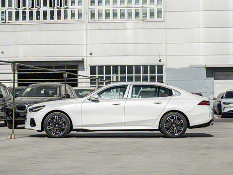 2025�� 525Li M�˶���װ