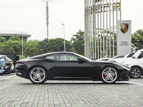 2025�� 4.0T V8 Coupe