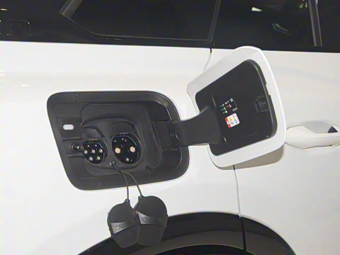 2024�� 50 e-tron quattro ��ҫ�� ������װ