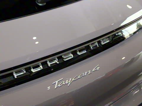 2024�� Taycan 4 Cross Turismo