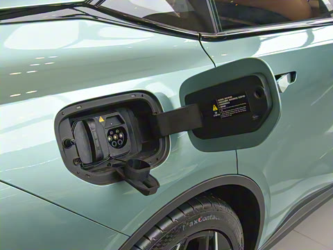 2025�� 300UltraǬ���Ǽ�ADS SE���̰�