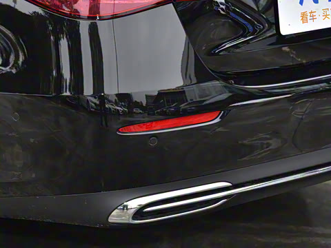 2025�� �Ŀ� E 300 L ������