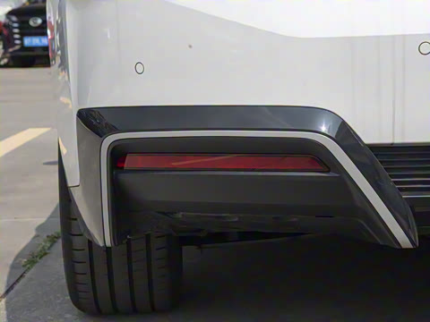 2025�� eDrive 40 L ��ҹ�˶���װ