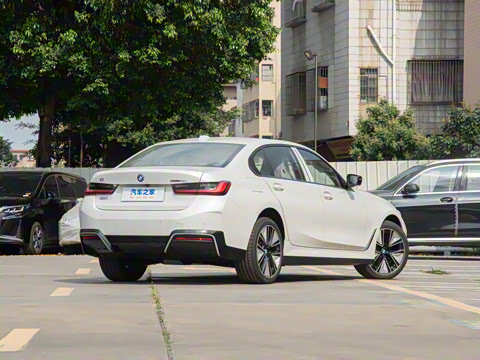 2025�� eDrive 40 L ��ҹ�˶���װ