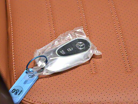 2025�� GLC 260 L 4MATIC ������