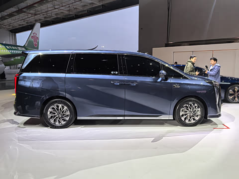 2025�� Ǭ��ϵ�� Ultra ͷ�Ȳ�