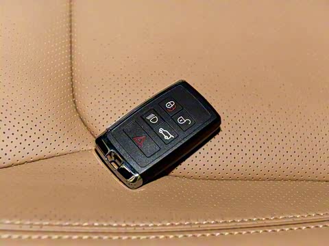 2025�� 110 3.0T P400 X-Dynamic HSE