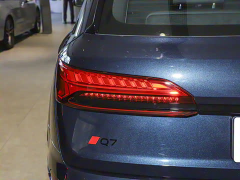 2025�� 55 TFSI quattro S line�˶���