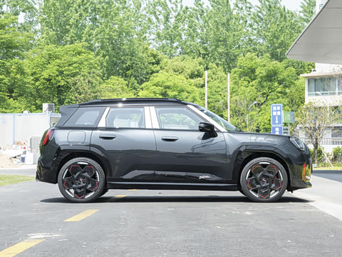 2025�� JOHN COOPER WORKS