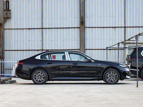 2025�� eDrive 40L M�˶���װ