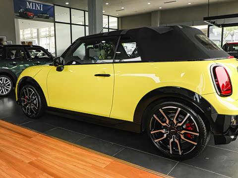 2025�� JOHN COOPER WORKS CABRIO