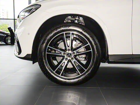 2025�� �Ŀ� GLC 260 L 4MATIC ������