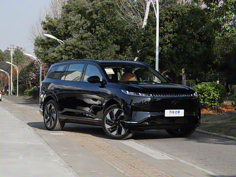 2025�� 636Ultra���Ȱ� 5��