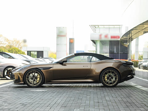 2025�� 4.0T V8 Volante