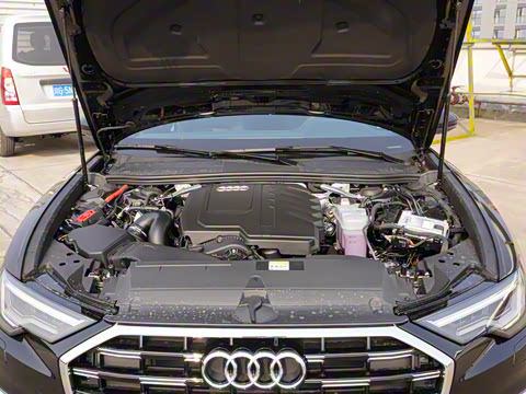 2025�� 40 TFSI ����������