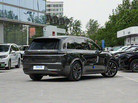 2025�� Ultra ���ܻ��°�