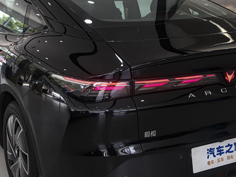 2025�� 560PRO 185kW