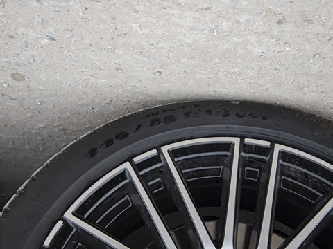 2025�� �Ŀ� C 260 L �˶���