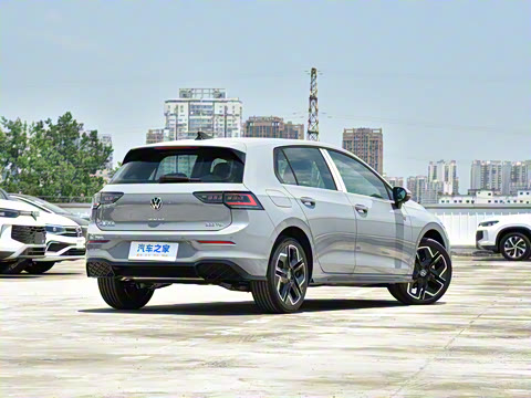 2025�� �Ŀ� 300TSI R-Line