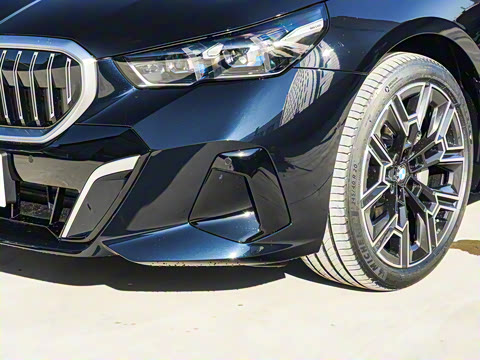 2025�� 530Li ������ M�˶���װ