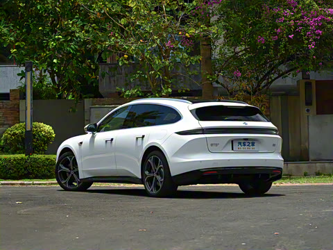 2025�� 75kWh Touring