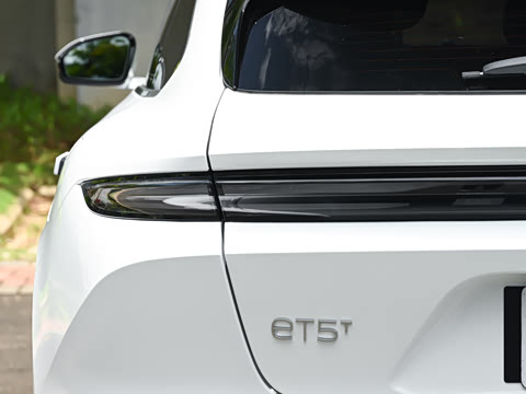 2025�� 75kWh Touring