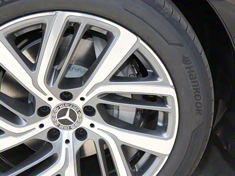 2025�� �Ŀ� E 300 L ʱ���˶���