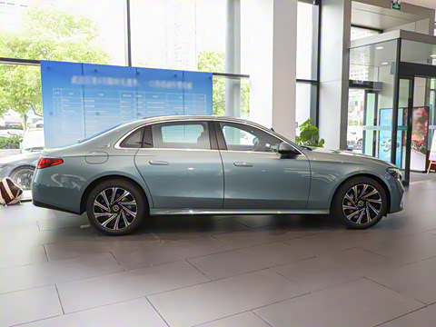 2025�� �Ŀ� E 300 L ������