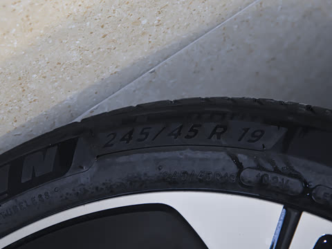 2025�� 75kWh Touring