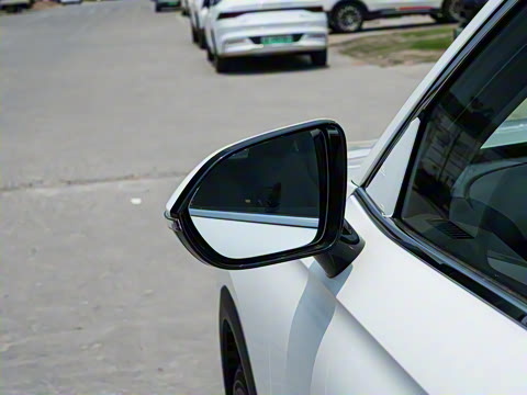 2025�� 2.0T ��������� 5��