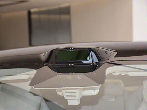 2025�� 705km Max