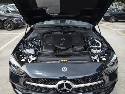 2025�� �Ŀ� C 260 L �˶���