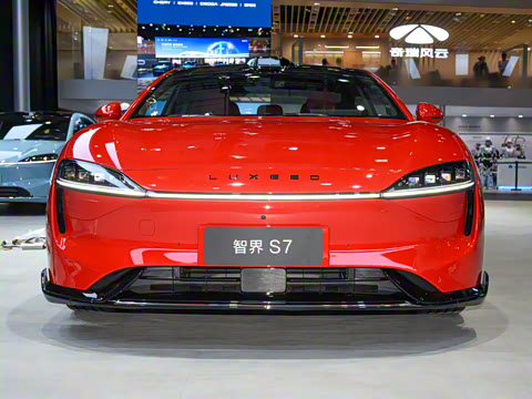 2025�� 703km Ultra�˶���