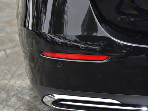 2025�� �Ŀ� E 300 L ������