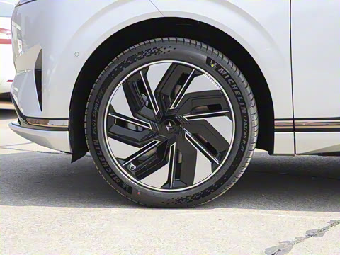 2025�� 636Ultra���Ȱ� 5��