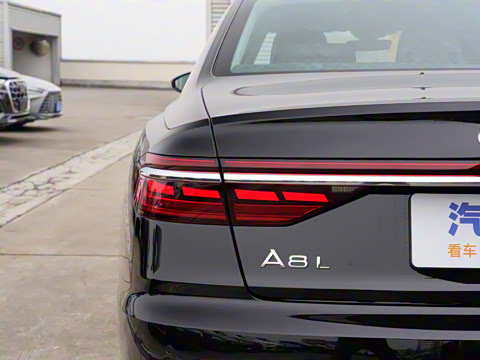 2025�� A8L 45 TFSI quattro ������