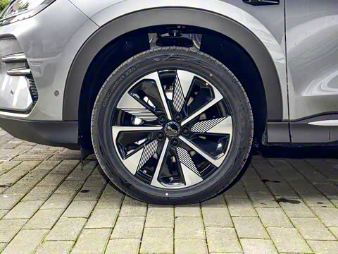 2025�� EV �Ǽݰ� 605km �콢��