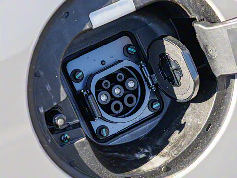 2025�� EV �Ǽݰ� 605km �콢��