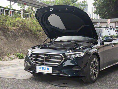 2025�� �Ŀ� E 300 L ������