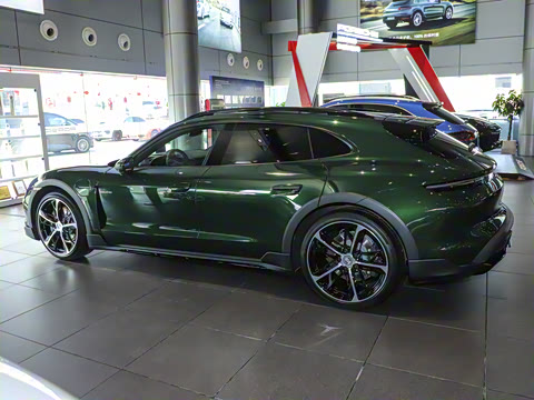 2024�� Taycan 4 Cross Turismo