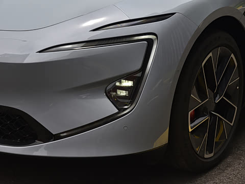 2025�� �Ŀ� Ultra���̰�