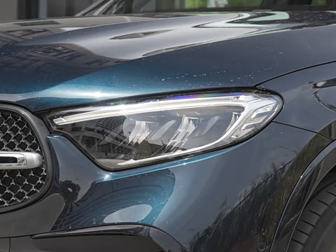 2025�� �Ŀ� GLC 260 L 4MATIC ������