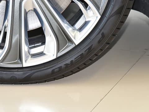 2026�� 4.0T V8 Mulliner