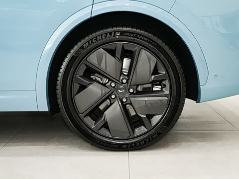 2025�� Ultra ���ܻ��°�