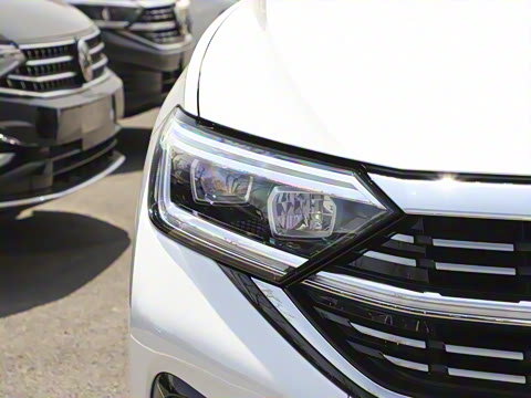 2025�� �Ŀ� 300TSI DSG׿Խ��