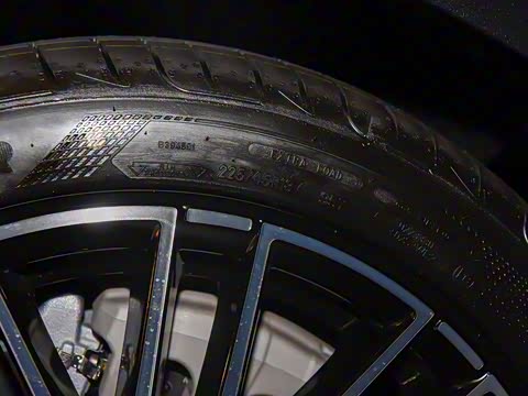 2025�� �Ŀ� C 260 L �˶���