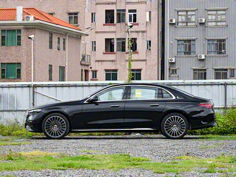 2025�� �Ŀ� E 300 L ����˶���