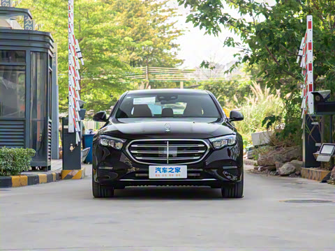 2025�� �Ŀ� E 300 L ������