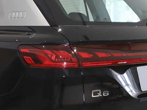 2025�� 40 TFSI quattro ����� ������װ 7��